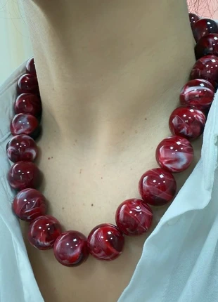 Prachtige wijnrood ketting met ronde acrylkralen, merk: beabijou, staat: Nieuw met prijskaartje, € 12,50, € 13,83 inclusief Kopersbescherming Pro