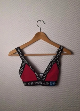 Brassière calvin klein couleur fuchsia taille S, brand: Calvin Klein, condizioni: Ottime, taglia: S, €13.00, €14.35 include la Protezione acquisti Pro