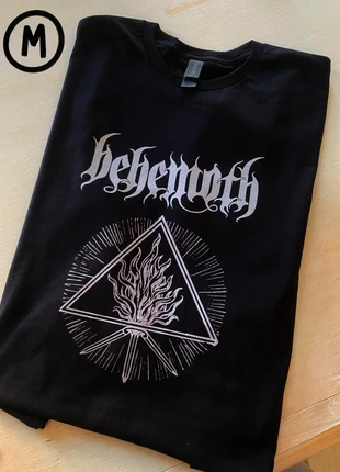 T-shirt Behemoth – Sigil of Flame Design, merk: Behemoth, staat: Nieuw met prijskaartje, maat: M, € 19,90, € 21,60 inclusief Kopersbescherming