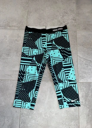 Legging 3/4 femme Nike Pro – Imprimé turquoise/noir – Taille L – Parfait état, brand: Nike, condizioni: Ottime, taglia: L / IT 44 / EU 40, €18.00, €19.60 include la Protezione acquisti