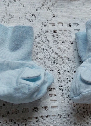 Chaussons bébé bleu clair - tout doux et confortables, en très bon état, taille naissance, marca: Boutique Parisienne, estado: Muito bom, €1.90, €2.70 inclui Proteção do Comprador