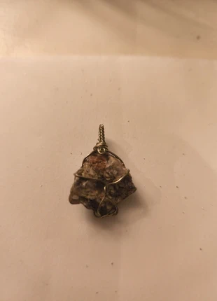 Pendentif en pierre de Tourmaline brut, marque: Pierre, état: Neuf sans étiquette, 6,00 €, 7,00 € Protection acheteurs incluse