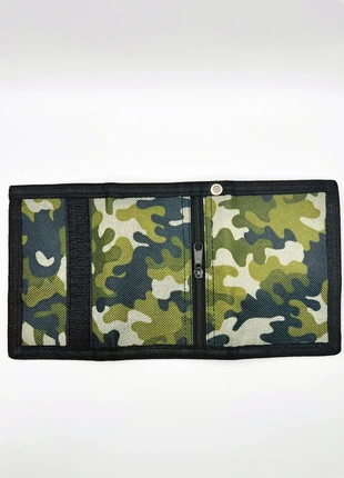 Portafoglio trifold strappo velcro nylon verde mimetico zip tasca trasparente moschettone metallo, merk: No Logo, staat: Nieuw zonder prijskaartje, € 11,99, € 13,29 inclusief Kopersbescherming