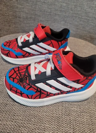 Adidas Spiderman runners, marque: adidas, état: Très bon état, taille: 23, 5,00 €, 5,95 € Protection acheteurs incluse