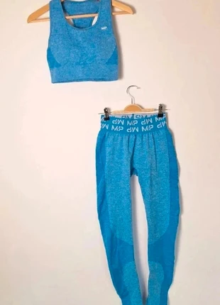 Ensemble Legging + brassière Myprotein avec coques couleur turquoise Taille S, merk: MyProtein, staat: Heel goed, maat: S, € 30,00, € 32,20 inclusief Kopersbescherming Pro