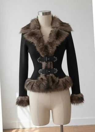 Veste mi-longue à boucle fourrure - style gothique rock, marque: friperie chic, état: Très bon état, taille: S / 36 / 8, 49,00 €, 52,15 € Protection acheteurs incluse