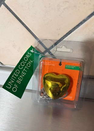 Portachiavi / Key-holder cuore giallo - United Colors of Benetton, marca: United Colors of Benetton, estado: Novo com etiquetas, €9.99, €11.19 inclui Proteção do Comprador