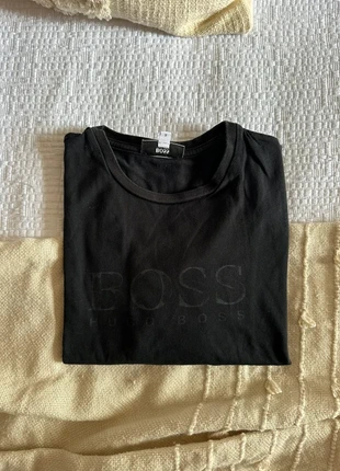 T-shirt manches longues noir Boss, marque: Boss, état: Très bon état, taille: 6 ans / 116 cm, 30,00 €, 32,20 € Protection acheteurs incluse