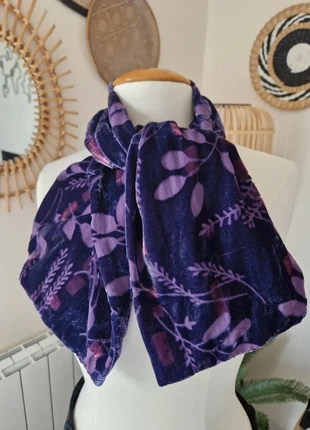 🧣Joli Foulard écharpe en velours devoré violet vintage motifs fleurs 120x24 cm, merk: Camaïeu, staat: Heel goed, € 6,00, € 7,00 inclusief Kopersbescherming Pro