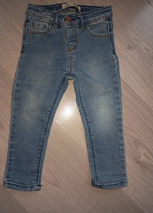 Jean Zara fille 12/18 mois comme neuf, marque: Zara, état: Très bon état, taille: 12-18 mois / 80 cm, 3,00 €, 3,85 € Protection acheteurs incluse