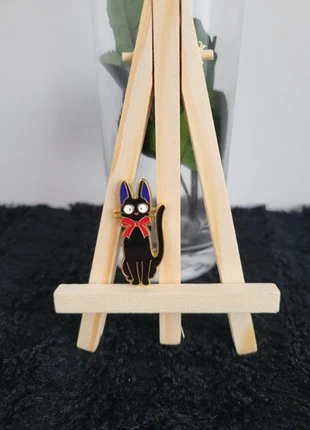 🐾 Pin’s Jiji – Kiki la Petite Sorcière – Studio Ghibli, marque: Studio Ghibli, état: Très bon état, 3,90 €, 4,80 € Protection acheteurs incluse