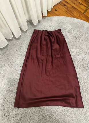 Jupe satin bordeau, marque: Aliexpress, état: Neuf sans étiquette, taille: L / 40 / 12, 10,00 €, 11,20 € Protection acheteurs incluse