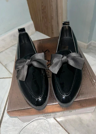 Scarpe con fiocco, condizioni: Nuovo con cartellino, taglia: 39, €15.00, €16.45 include la Protezione acquisti