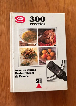 Livre de cuisine : 300 recettes, staat: Heel goed, € 3,00, € 3,85 inclusief Kopersbescherming
