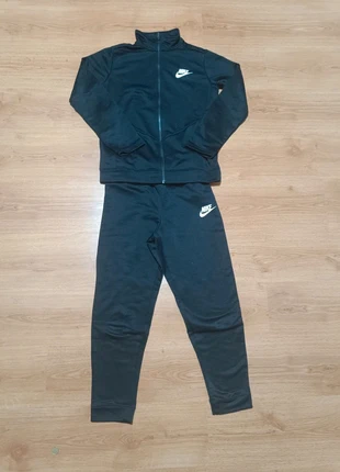 Survêtement Nike noir zippé two-piece hey, merk: Nike, staat: Veelgebruikt, maat: XS, € 10,00, € 11,20 inclusief Kopersbescherming