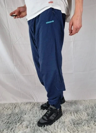 Jogging adidas bleu marine track pant large année 80-90, marque: adidas, état: Très bon état, taille: XL, 16,00 €, 17,50 € Protection acheteurs (Pro) incluse