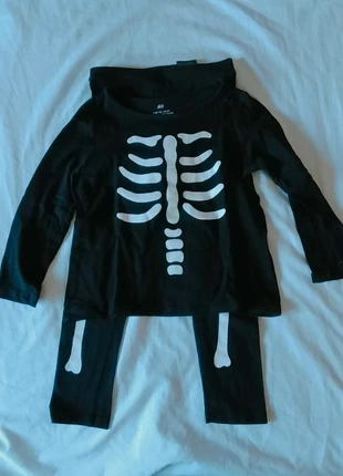 Conjunto negro infantil de esqueleto, marca: H&M, estado: Muy bueno, tamaño: 5 años / 110 cm, 9,00 €, 9,45 € Protección al comprador incluida