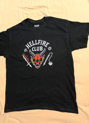 T-shirt Hellfire Club Stranger Things Taille S, brand: Stranger Things, condition: New without tags, size: S, €15.99, €17.49 includes Buyer Protection