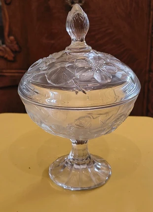 Bonbonnière en verre sur pied – Motifs floraux gravés, marque: Inconnu, état: Très bon état, 5,00 €, 5,95 € Protection acheteurs incluse