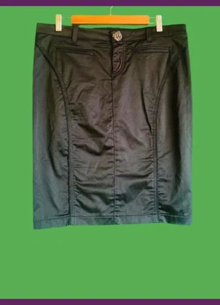 Falda de tubo Guess 💝, marca: GUESS, estado: Muy bueno, tamaño: L / 40 / 12, 28,00 €, 29,40 € Protección al comprador incluida