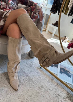 Drea · Bottes Santiags élégantes en suède taupe clair, marca: sans marque, estado: Muito bom, tamanho: 37, €45.00, €47.95 inclui Proteção do Comprador Pro