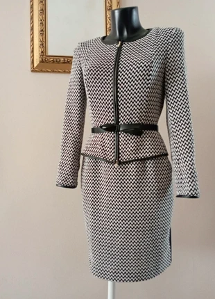 Completo Elegante Pennyblack Vestito e Giacca - Taglia IT 42, brand: Pennyblack, condizioni: Ottime, taglia: M / IT 42 / EU 38, €40.00, €42.70 include la Protezione acquisti