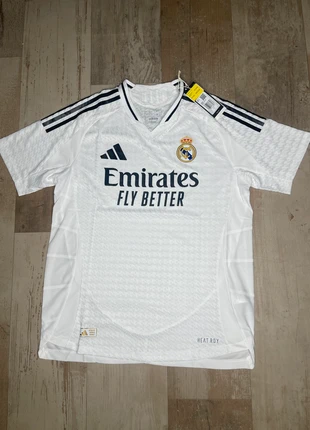 Maillot adidas real de madrid blanc, marque: adidas, état: Neuf avec étiquette, taille: L, 60,00 €, 63,70 € Protection acheteurs incluse