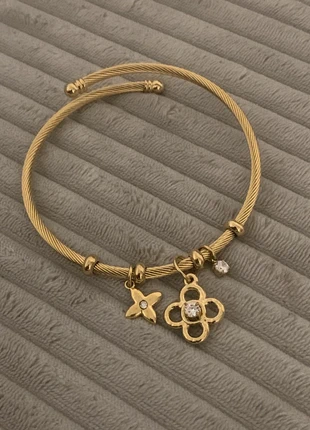 Bracelet doré tendance breloque trèfle acier inoxydable, marque: Tendance, état: Très bon état, 12,00 €, 13,30 € Protection acheteurs (Pro) incluse