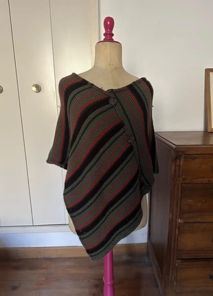 Armand Thiery “Poncho” Wool Sweater, marque: Armand Thiery, état: Bon état, taille: XXS / 32 / 4, 8,00 €, 9,10 € Protection acheteurs incluse