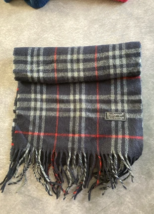 Écharpe burberry bleu en parfait état, marque: Burberry, état: Très bon état, 20,00 €, 21,70 € Protection acheteurs incluse