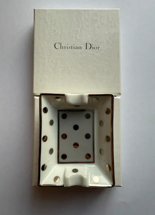 Cendrier Christian Dior - Porcelaine blanche & pois argentés - Avec boîte d'origine, marque: Christian Dior, état: Bon état, 79,00 €, 83,65 € Protection acheteurs incluse