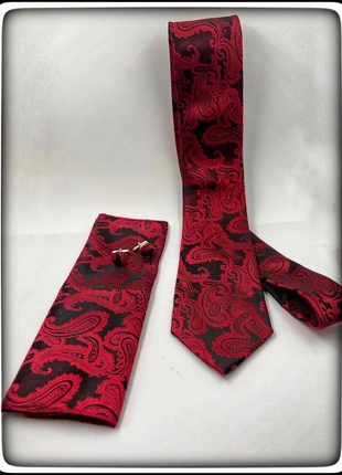 🎁 Ensemble homme jacquard rouge & noir – cravate, mouchoir et boutons de manchette, marke: Unique, zustand: Sehr gut, 13,30 €, 14,67 € beinhaltet Vinted-Käuferschutz Pro