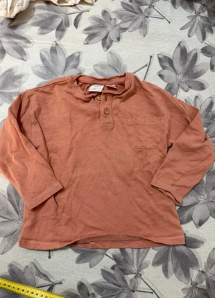 Maglia maglietta t shirt maniche lunghe Zara bambina con taschino, merk: Zara, staat: Heel goed, maat: 4 jaar / 104 cm, € 1,00, € 1,75 inclusief Kopersbescherming