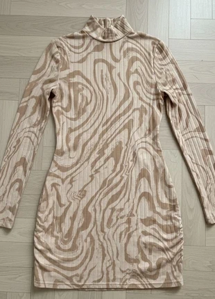 Robe imprimée beige motifs marbrés – manches longues, col montant - Taille M, condition: Very good, size: M / 38 / 10, €36.99, €39.54 includes Buyer Protection