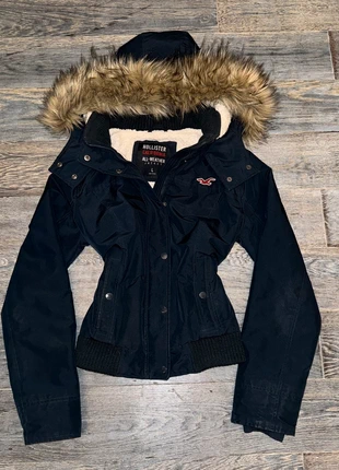 Donkerblauwe Hollister gewatteerde bomber jack winterjas S / M met faux fur, marca: Hollister, estado: Muito bom, tamanho: S / 36 / 8, €120.00, €126.70 inclui Proteção do Comprador