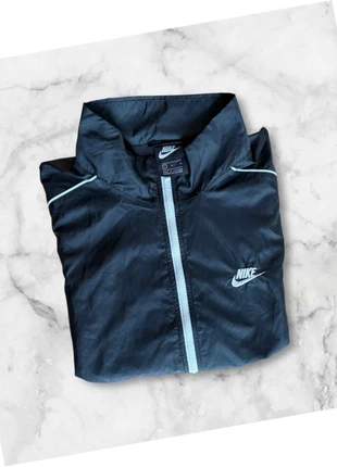Veste coupe vent / Kway Nike Noir logo brodé blanc - Taille L, marque: Nike, état: Bon état, taille: L, 10,00 €, 11,20 € Protection acheteurs incluse