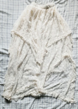 White/ crème coloured see through lace skirt (s), merk: Alternative, staat: Heel goed, maat: S / 36 / 8, € 19,99, € 21,69 inclusief Kopersbescherming Pro