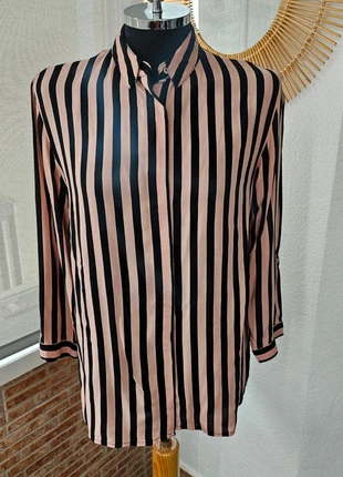 Blusa Stradivarius Rosa y negra. Talla S, merk: Stradivarius, staat: Heel goed, maat: S / 36 / 8, € 7,00, € 8,05 inclusief Kopersbescherming