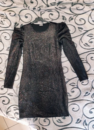 Abito con spalle a sbuffo e dettagli glitter, marque: Pimkie, état: Neuf sans étiquette, taille: M / 38 / 10, 12,00 €, 13,30 € Protection acheteurs incluse