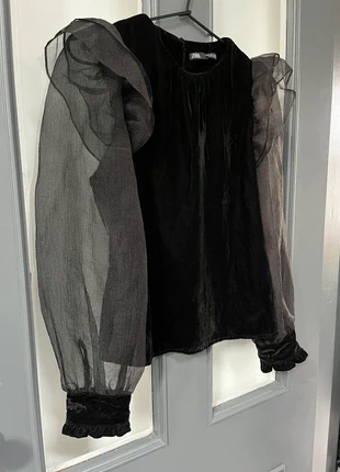 Zara black organza and velvet top, size small, marque: Zara, état: Très bon état, taille: S / 36 / 8, 13,99 €, 15,39 € Protection acheteurs incluse
