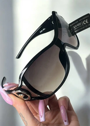 Vintage Y2K 2000’s chunky Black big cyber-style Paris Hilton sunglasses, marque: Vintage Dressing, état: Très bon état, 19,99 €, 21,69 € Protection acheteurs incluse