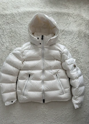 Doudoune Moncler Maya, marque: Moncler, état: Très bon état, taille: M, 375,00 €, 394,45 € Protection acheteurs incluse