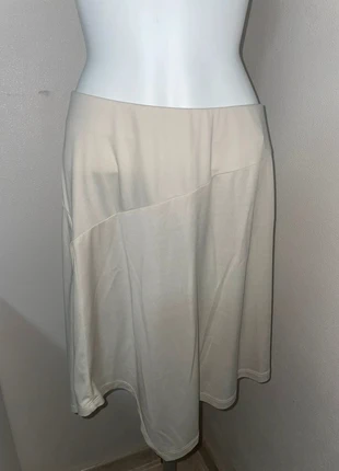 🤍 Jupe beige H&M – Taille M – Coupe fluide, marca: H&M, estado: Muito bom, tamanho: M / 38 / 10, €4.00, €4.90 inclui Proteção do Comprador