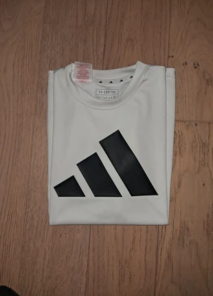 T-shirt Adidas taille 12 ans, merk: adidas, staat: Nieuw zonder prijskaartje, maat: 12 jaar / 152 cm, € 5,99, € 6,99 inclusief Kopersbescherming
