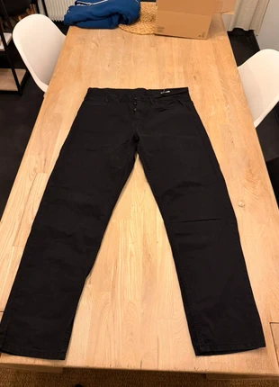 Pantalon Carhartt « Simple Pant » noir – bon état, marca: Carhartt, estado: Bom, tamanho: PT 42 | W32, €25.00, €26.95 inclui Proteção do Comprador