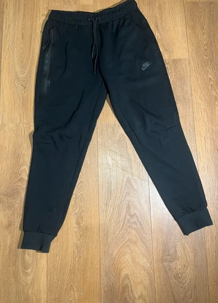 Jogging Nike tech, marque: Nike, état: Très bon état, taille: M, 50,00 €, 53,20 € Protection acheteurs incluse