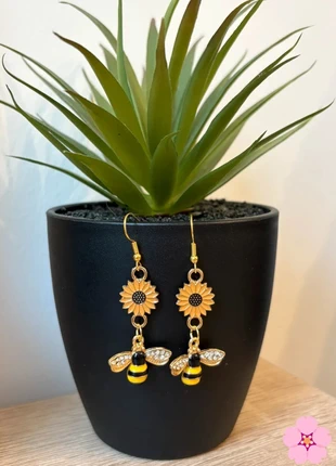 Pendante marguerite et abeille, merk: PAS, staat: Heel goed, € 3,00, € 3,85 inclusief Kopersbescherming