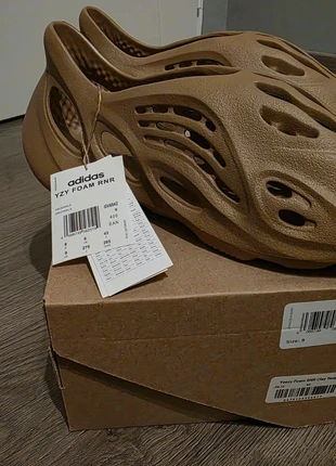 Adidas yeezy foam, marque: adidas, état: Neuf avec étiquette, taille: 43, 130,00 €, 137,20 € Protection acheteurs incluse