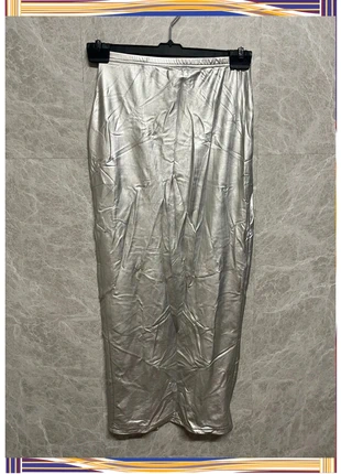 Falda plateada midi de licra con raja trasera – Shein Talla S, brand: Shein, condizioni: Ottime, taglia: S / IT 40 / EU 36, €4.00, €4.90 include la Protezione acquisti