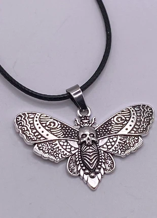 Stupenda collana in acciaio con ciondolo falena con teschio, brand: nessuno, condizioni: Nuovo senza cartellino, €3.00, €3.85 include la Protezione acquisti